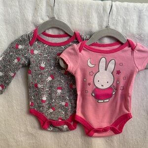 🎉5 for 🎉$20 (Baby)
Miffy Pink and Gray Bunny Bodysuits